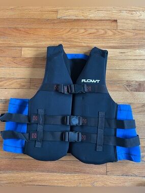 FLOWT XXLarge/XXXLarge life vest blue and black